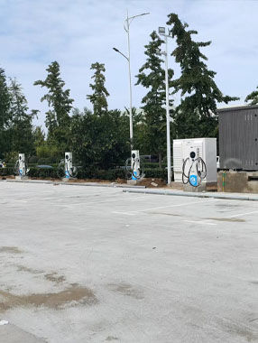 新鄉市老莊橋南中石化加油站充電站